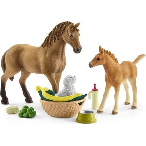 Schleich 42432 hevonen, varsa ja koiranpentu leikkisetti